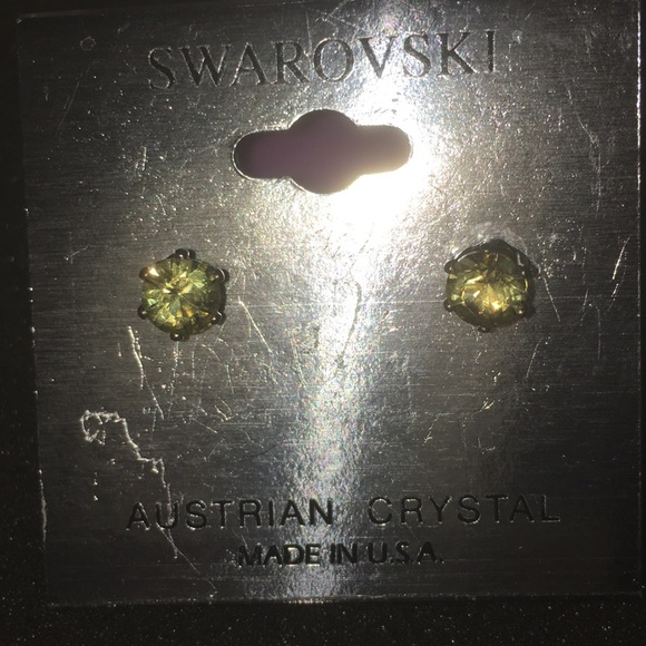 💎3 for $30 when bundled💎 Swarovski Stud Earrings - Picture 2 of 5